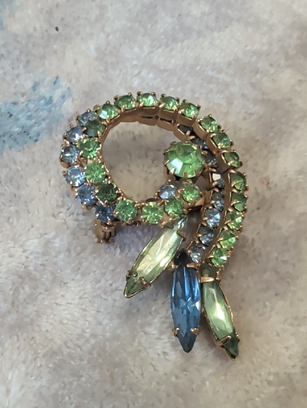 Vintage Weiss Green Rhinestone Uranium Glass Brooch Costume Jewelry 1.5" - Picture 2 of 6